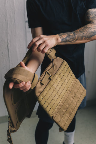 Hihna ja tarrakiinnitys – Bumble Vest hiekka