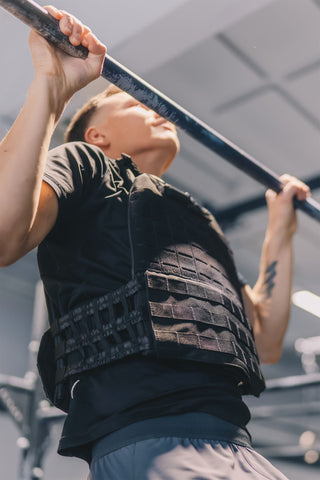 Bumble Vest musta – sivukuva ja istuvuus