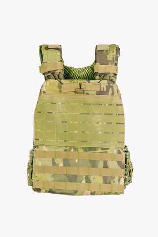 Lähikuva: plate-taskut ja varma lukitus, ei kolinaa