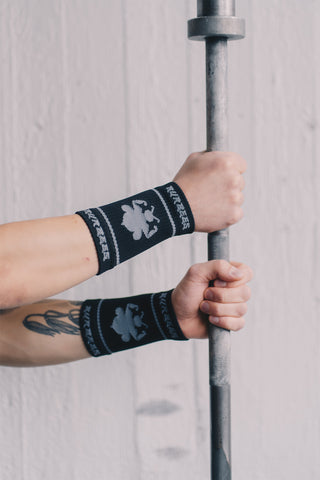 Rannehikinauha musta-harmaa käytössä treenissä